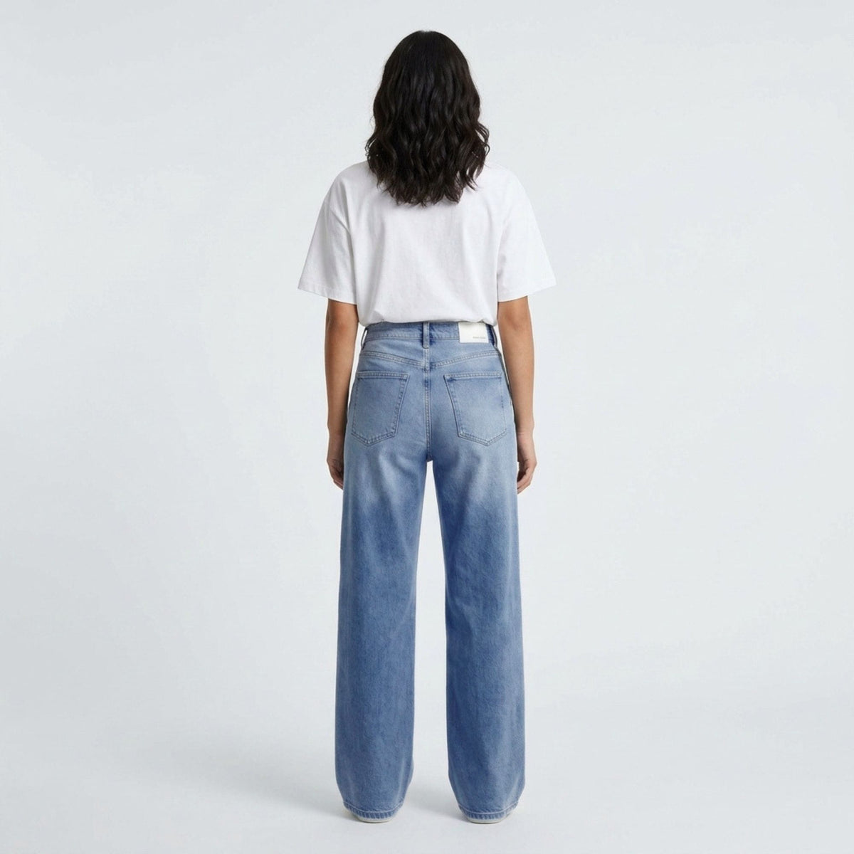 Jeans pierna amplia mujer azul deslavado con botones - espalda